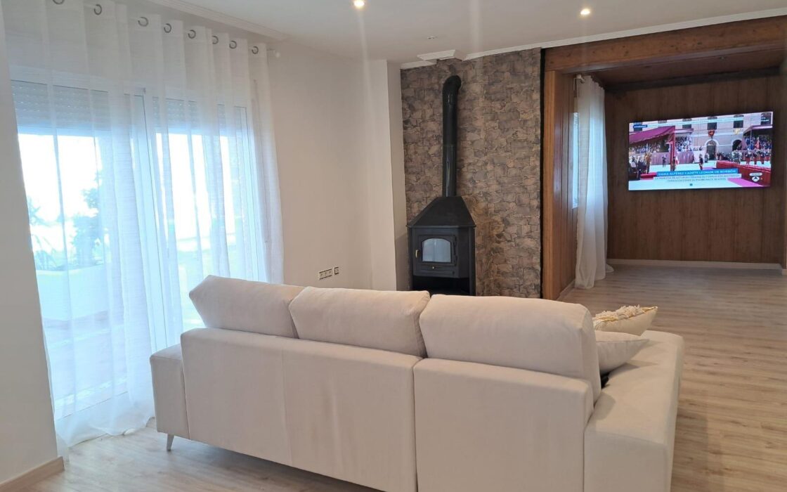 Вилла в Ориуэле 12000 кв.м с бассейном у моря