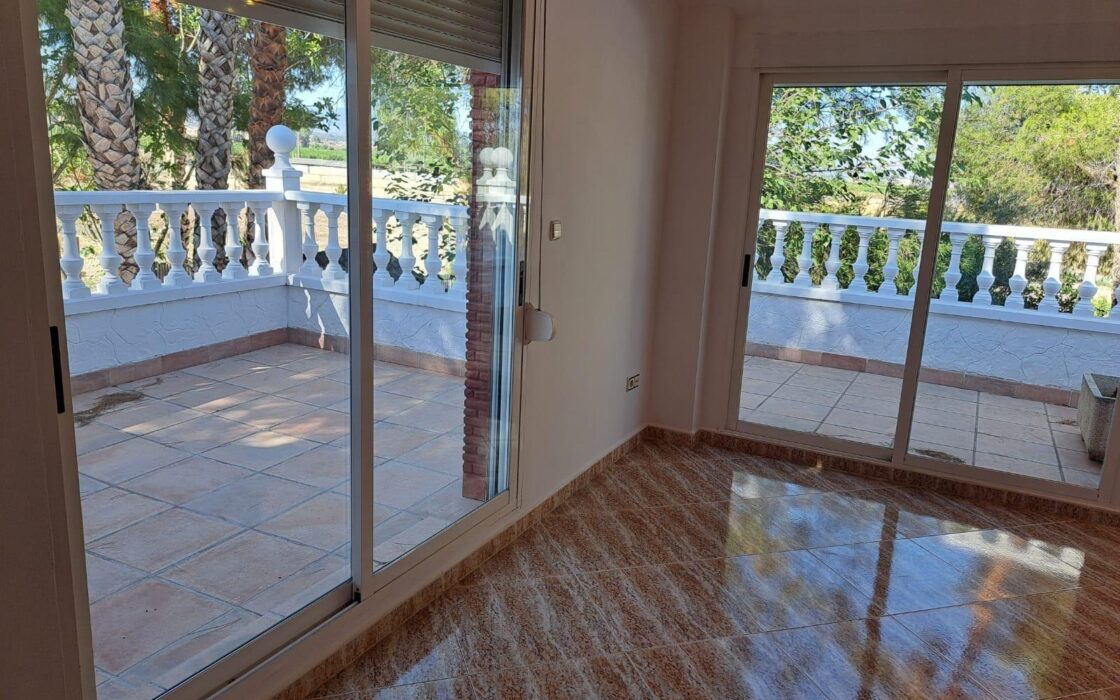 Вилла в Ориуэле 12000 кв.м с бассейном у моря