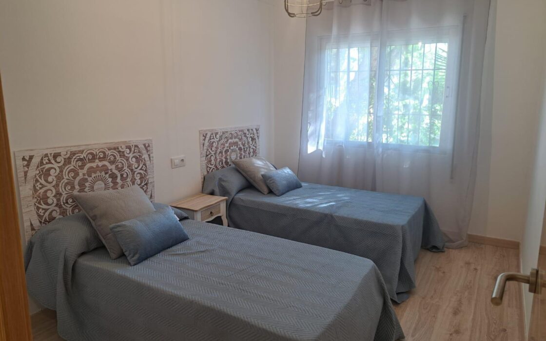 Вилла в Ориуэле 12000 кв.м с бассейном у моря