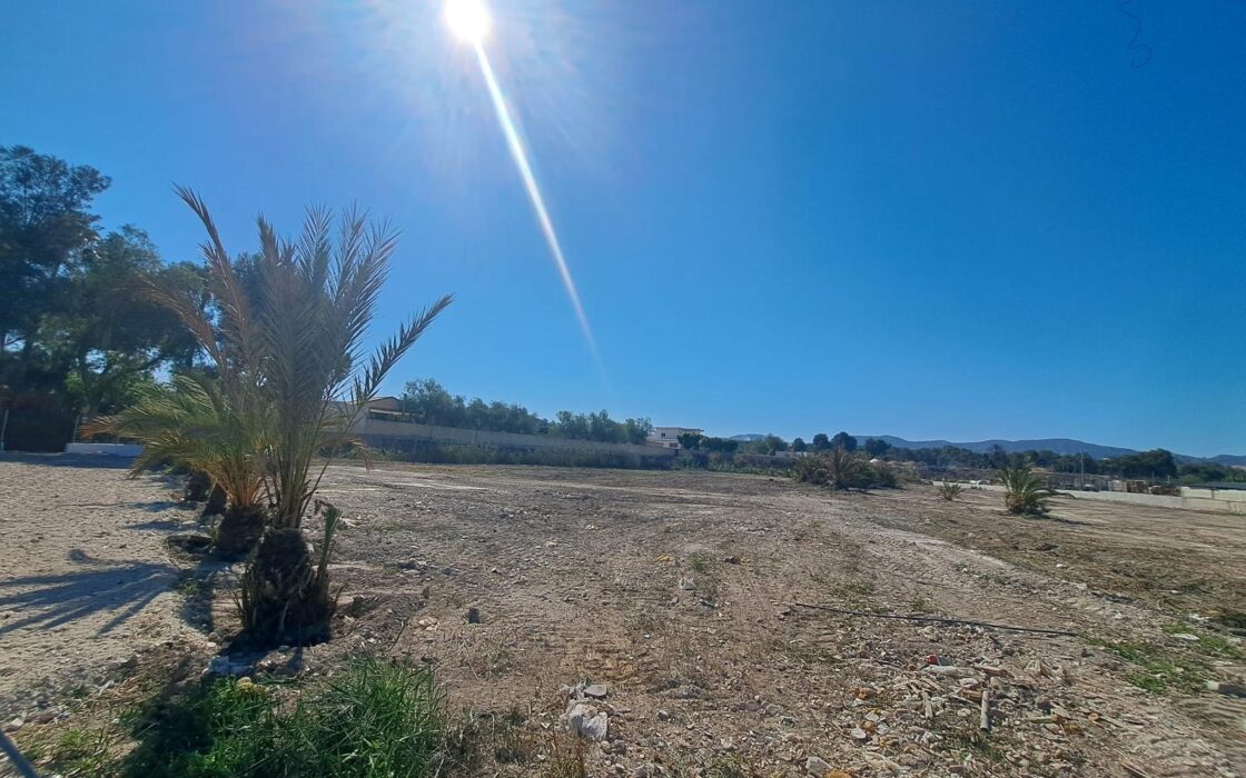 Вилла в Ориуэле 12000 кв.м с бассейном у моря