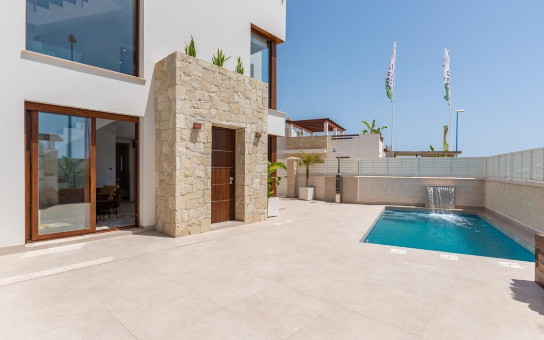 Вілла в Вера 122 кв.м біля моря з терасою та видом на море