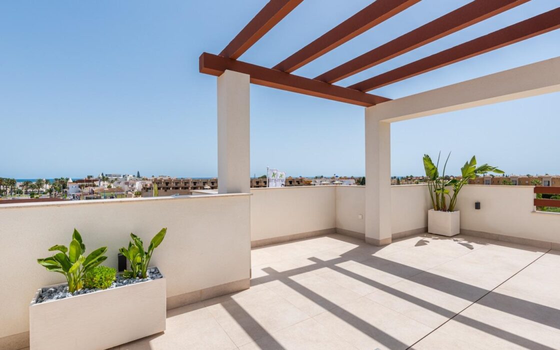 Вілла в Вера 122 кв.м біля моря з терасою та видом на море