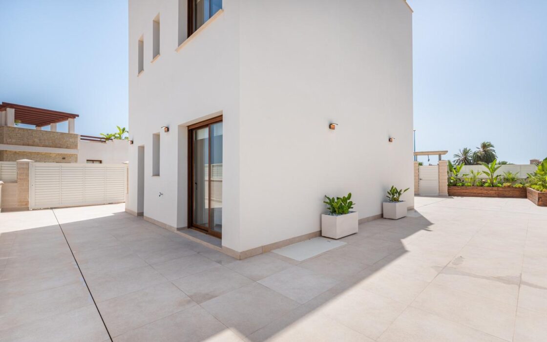 Вілла в Вера 122 кв.м біля моря з терасою та видом на море