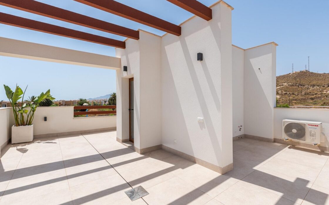 Вілла в Вера 122 кв.м біля моря з терасою та видом на море