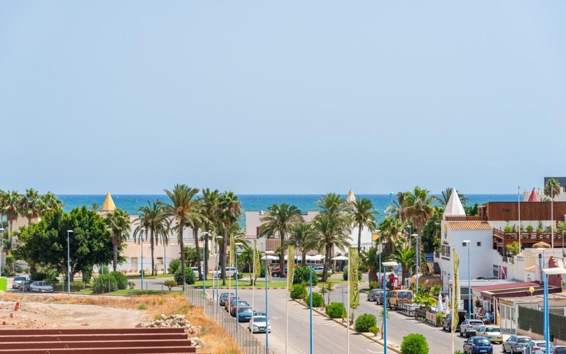 Вілла в Вера 122 кв.м біля моря з терасою та видом на море