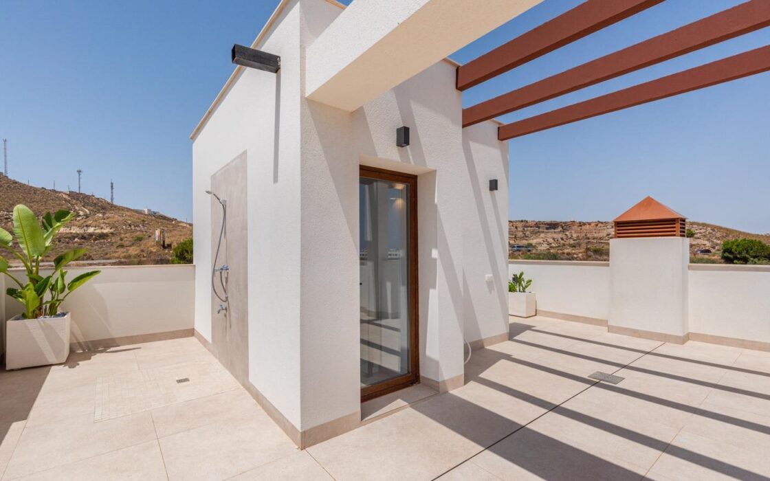 Вілла в Вера 122 кв.м біля моря з терасою та видом на море