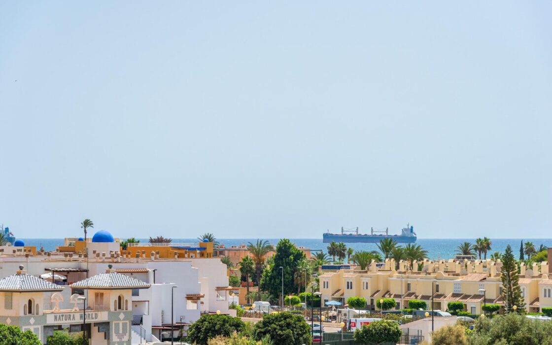 Вілла в Вера 122 кв.м біля моря з терасою та видом на море