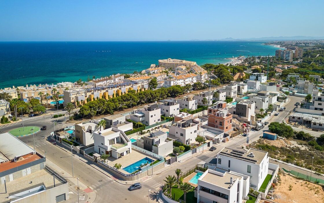 Вилла в Ориуэла Коста 242 кв.м с видом на море и бассейном