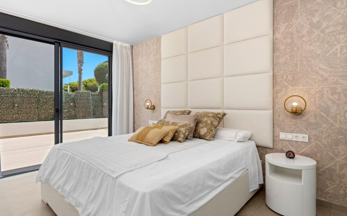 Вилла в Ориуэла Коста 242 кв.м с видом на море и бассейном