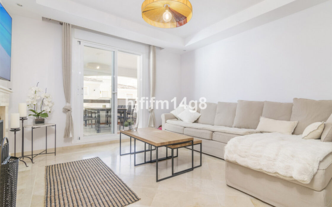 Квартира 2+1 в Новой Андалусии с террасой и бассейном