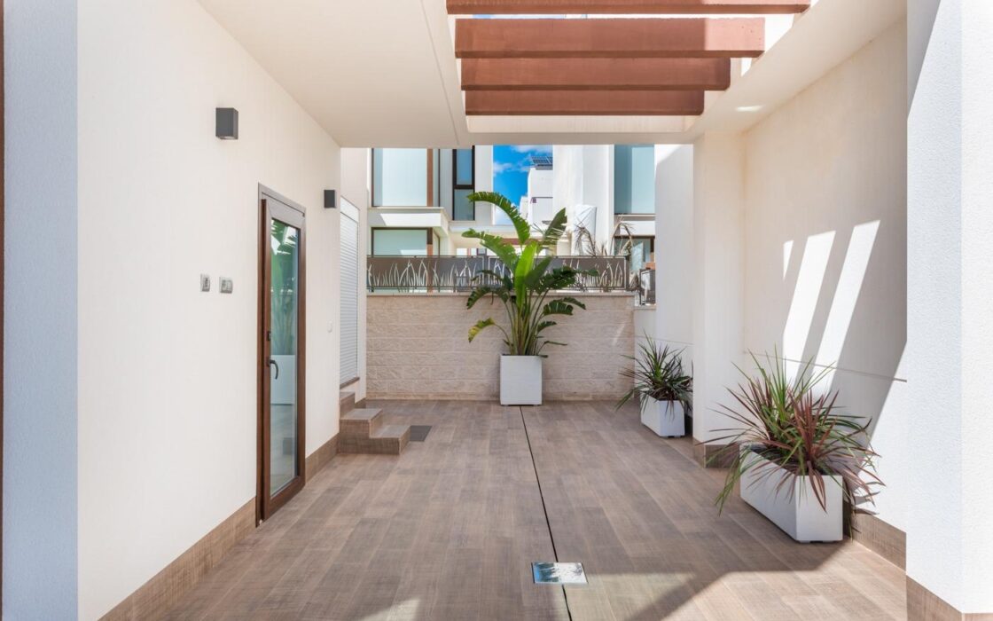 Вилла в Los Montesinos 116 кв.м с бассейном и террасой