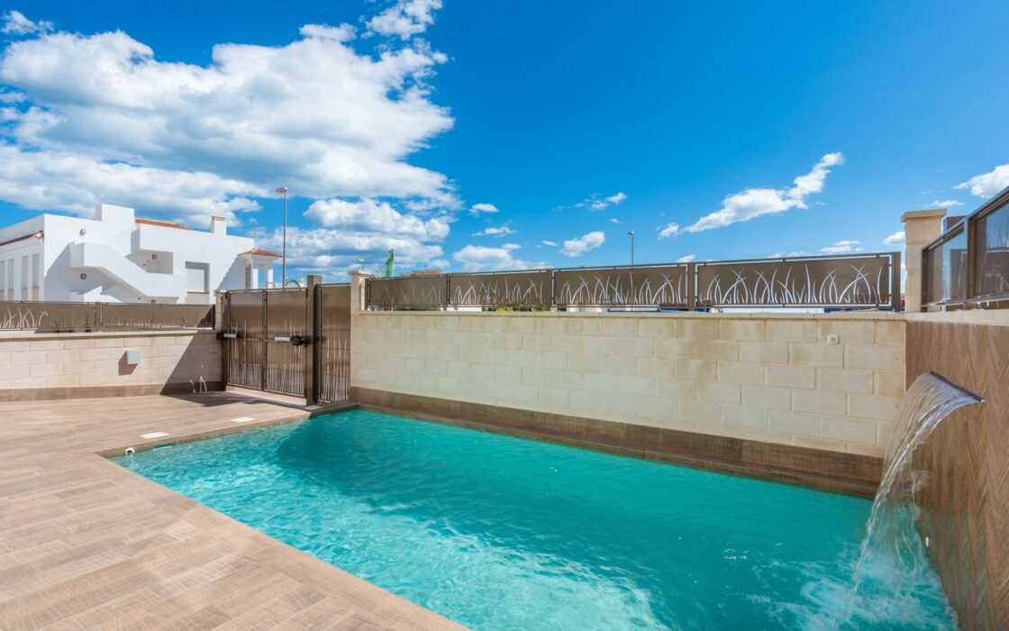 Вилла в Los Montesinos 116 кв.м с бассейном и террасой