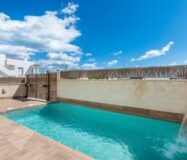 Вилла в Los Montesinos 116 кв.м с бассейном и террасой