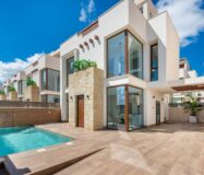 Вилла в Los Montesinos 116 кв.м с бассейном и террасой