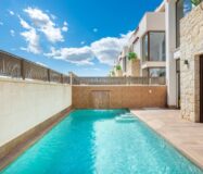 Вилла в Los Montesinos 116 кв.м с бассейном и террасой