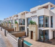 Вилла в Los Montesinos 116 кв.м с бассейном и террасой