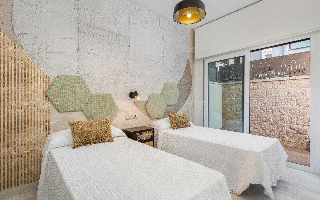 Вилла в Los Montesinos 116 кв.м с бассейном и террасой