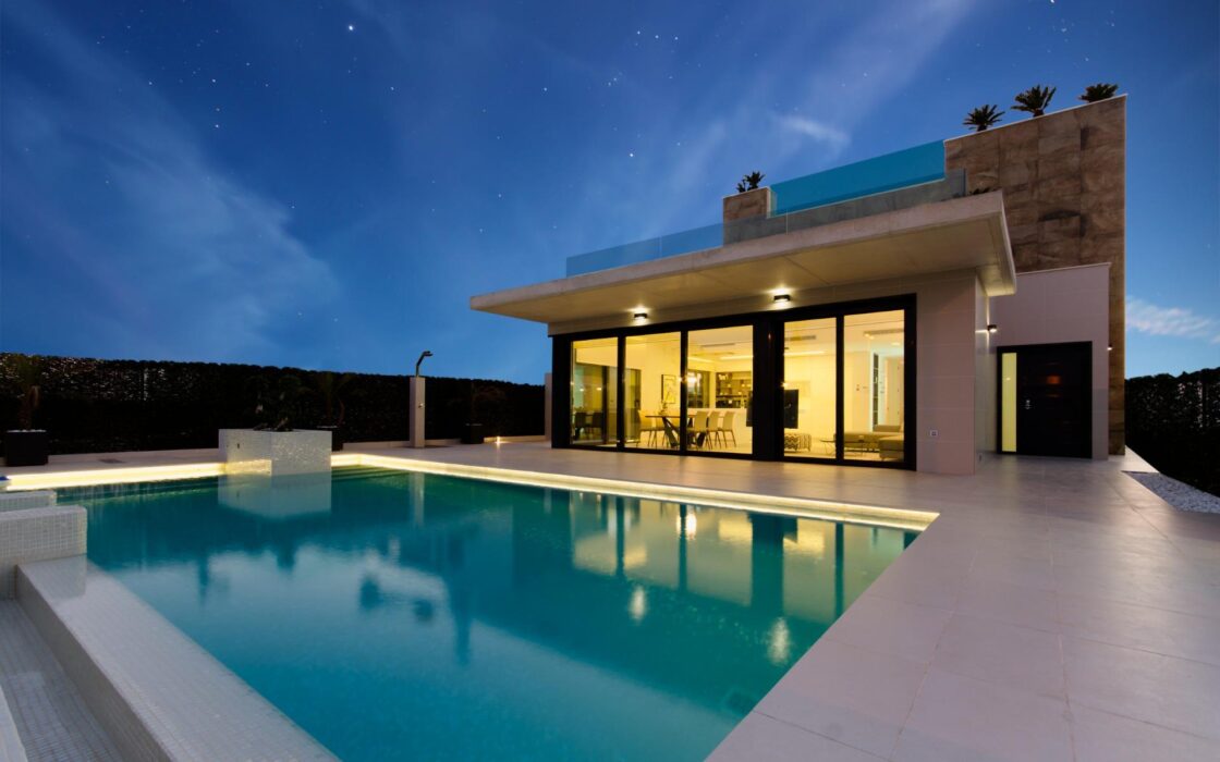 Вілла на Оріхуэла-Коста 322 кв.м з басейном біля моря