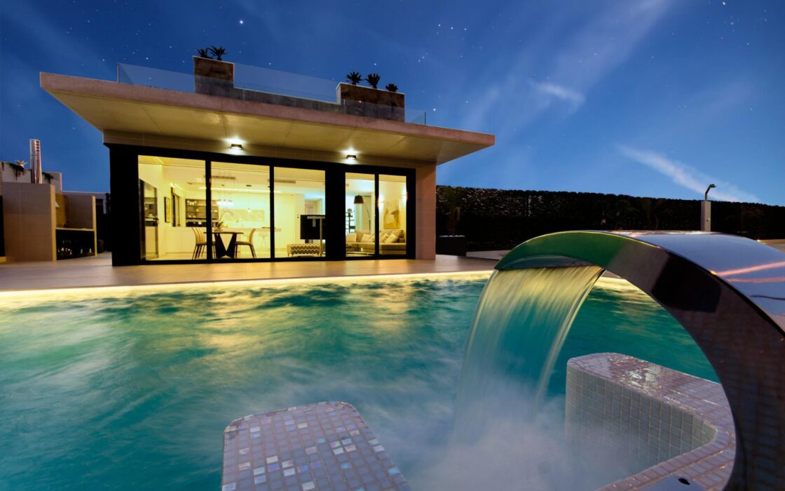 Вілла на Оріхуэла-Коста 322 кв.м з басейном біля моря