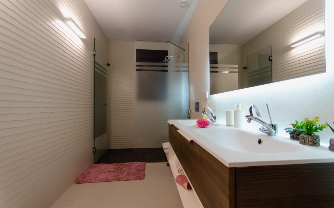 Вілла на Оріхуэла-Коста 322 кв.м з басейном біля моря