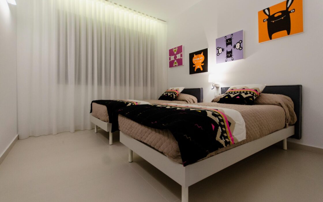 Вілла на Оріхуэла-Коста 322 кв.м з басейном біля моря