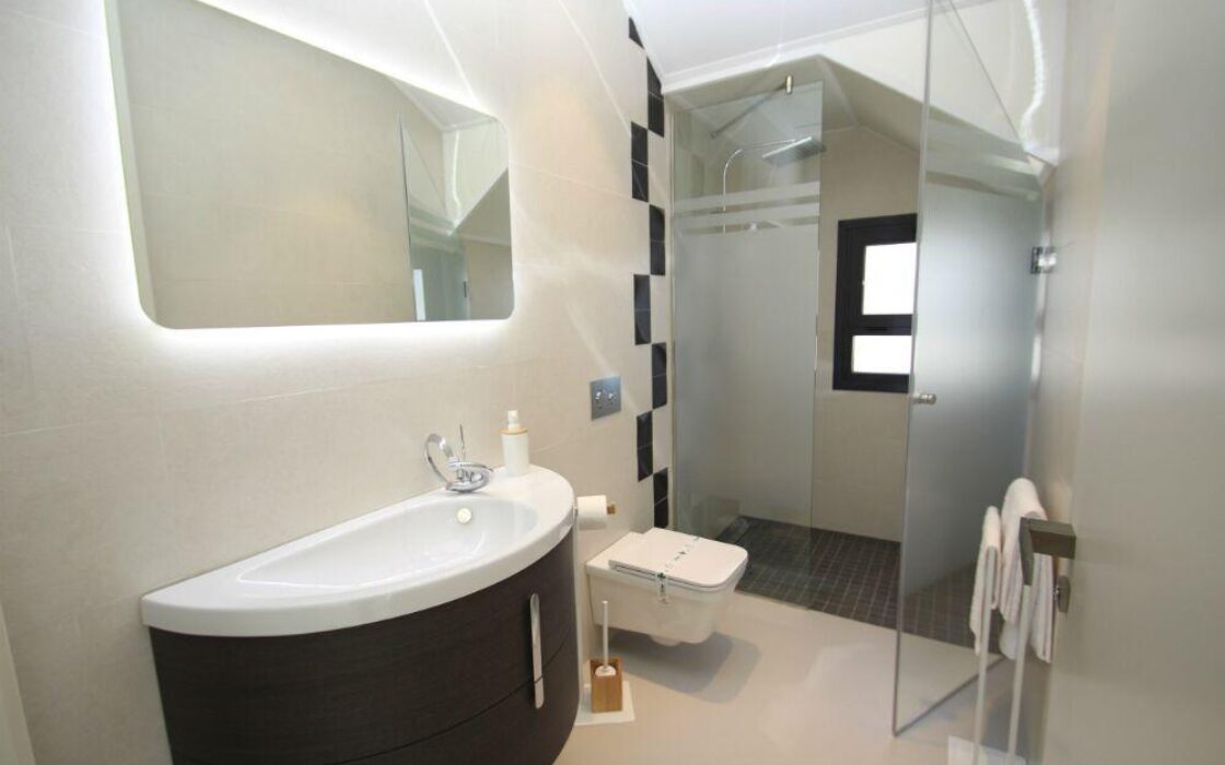 Вілла на Оріхуэла-Коста 322 кв.м з басейном біля моря