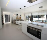 Вілла на Оріхуэла-Коста 322 кв.м з басейном біля моря