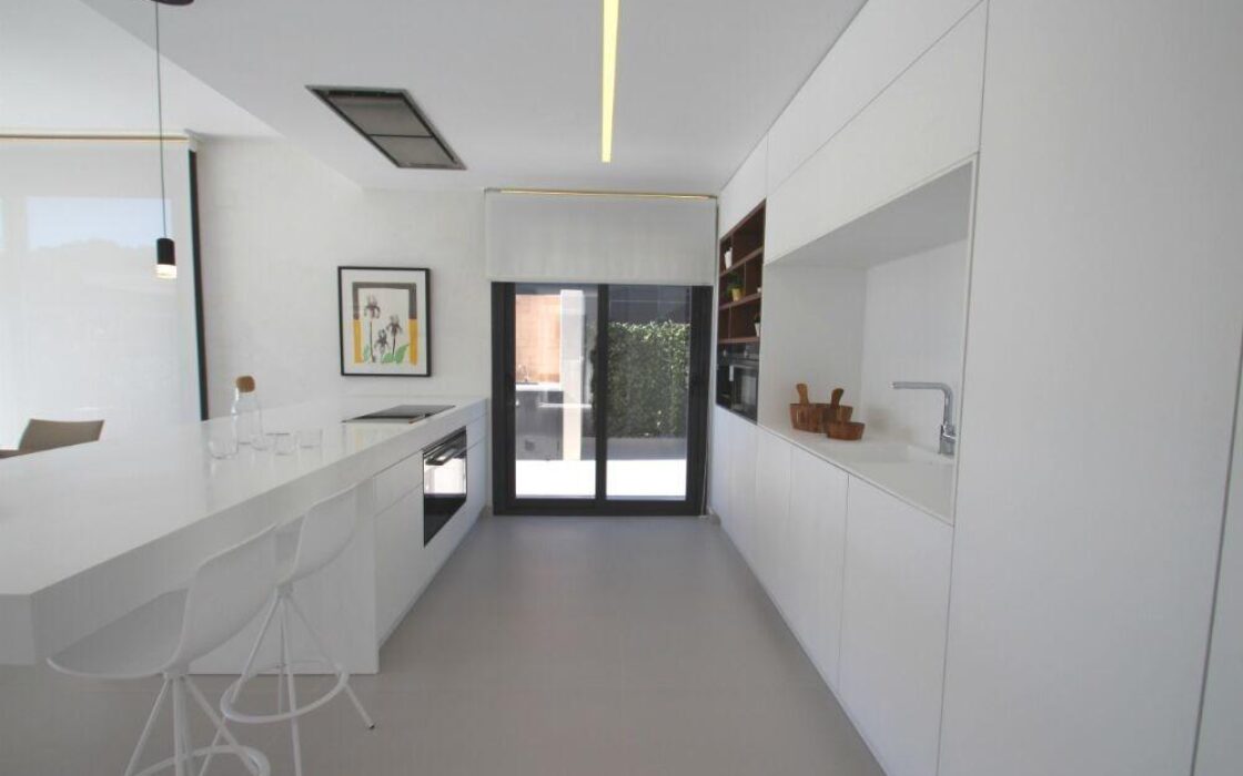 Вілла на Оріхуэла-Коста 322 кв.м з басейном біля моря