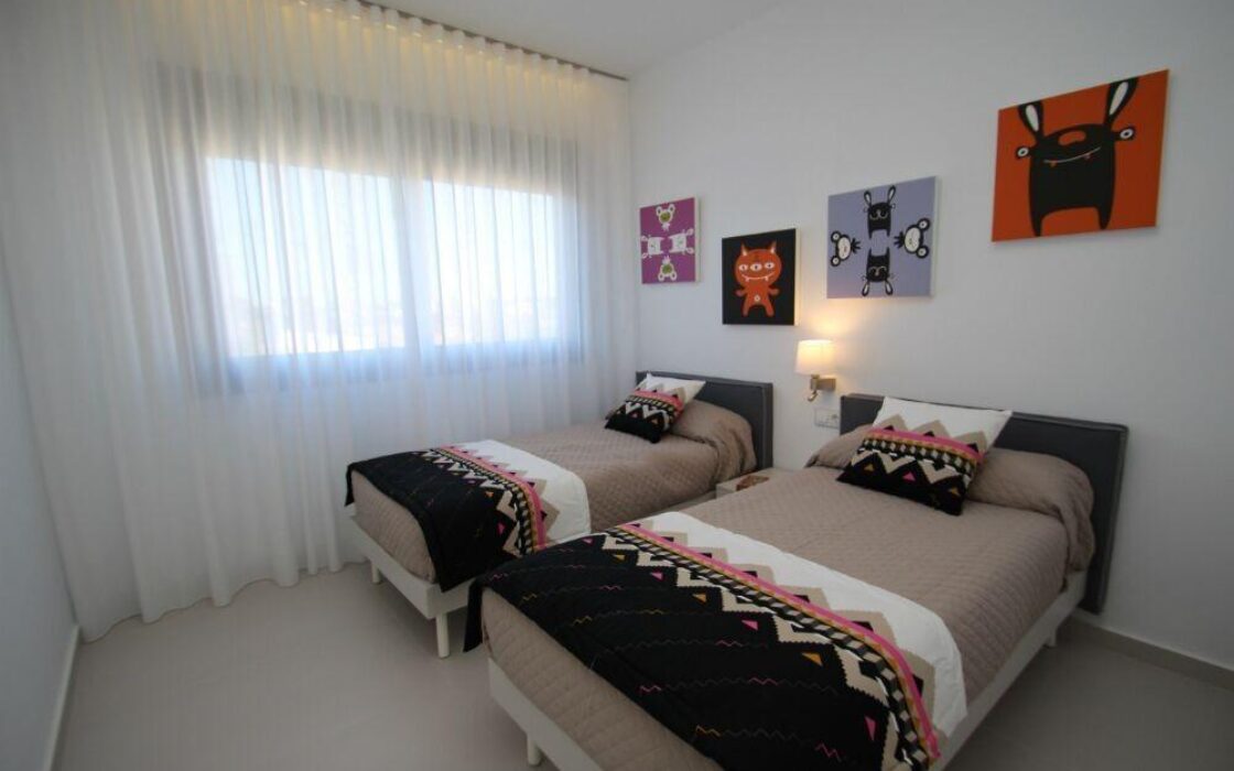 Вілла на Оріхуэла-Коста 322 кв.м з басейном біля моря