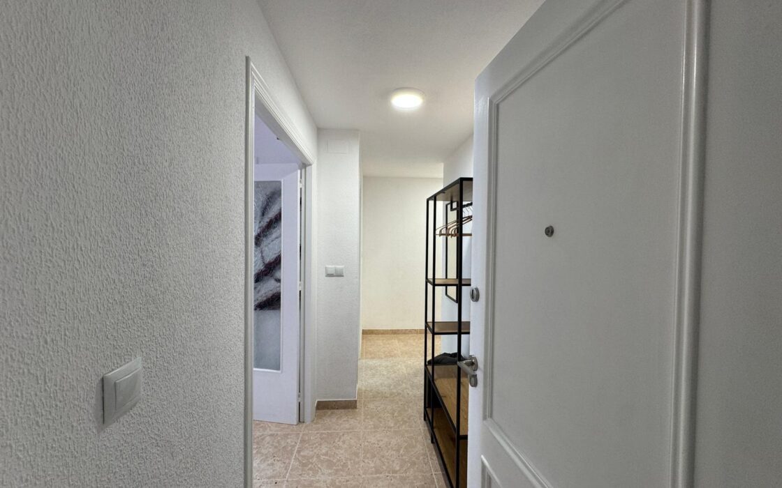 Квартира 103 кв.м у моря з 3 спальнями та терасою