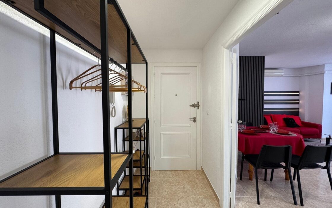 Квартира 103 кв.м у моря з 3 спальнями та терасою