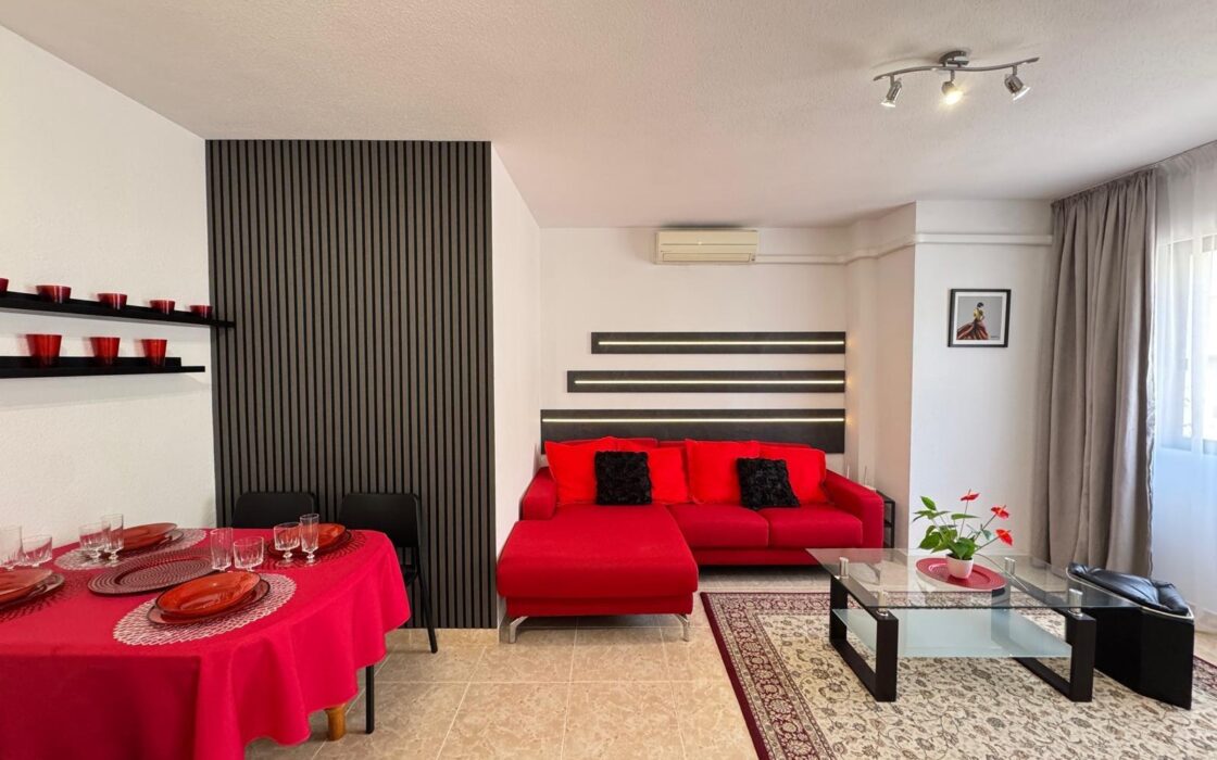 Квартира 103 кв.м у моря з 3 спальнями та терасою