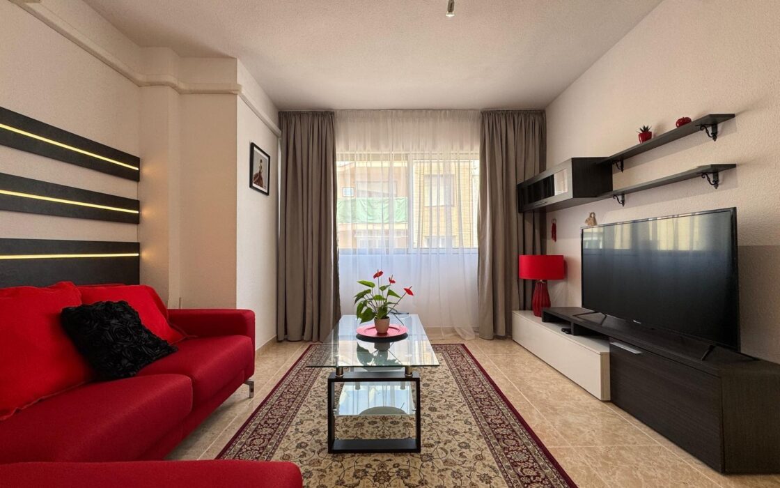 Квартира 103 кв.м у моря з 3 спальнями та терасою