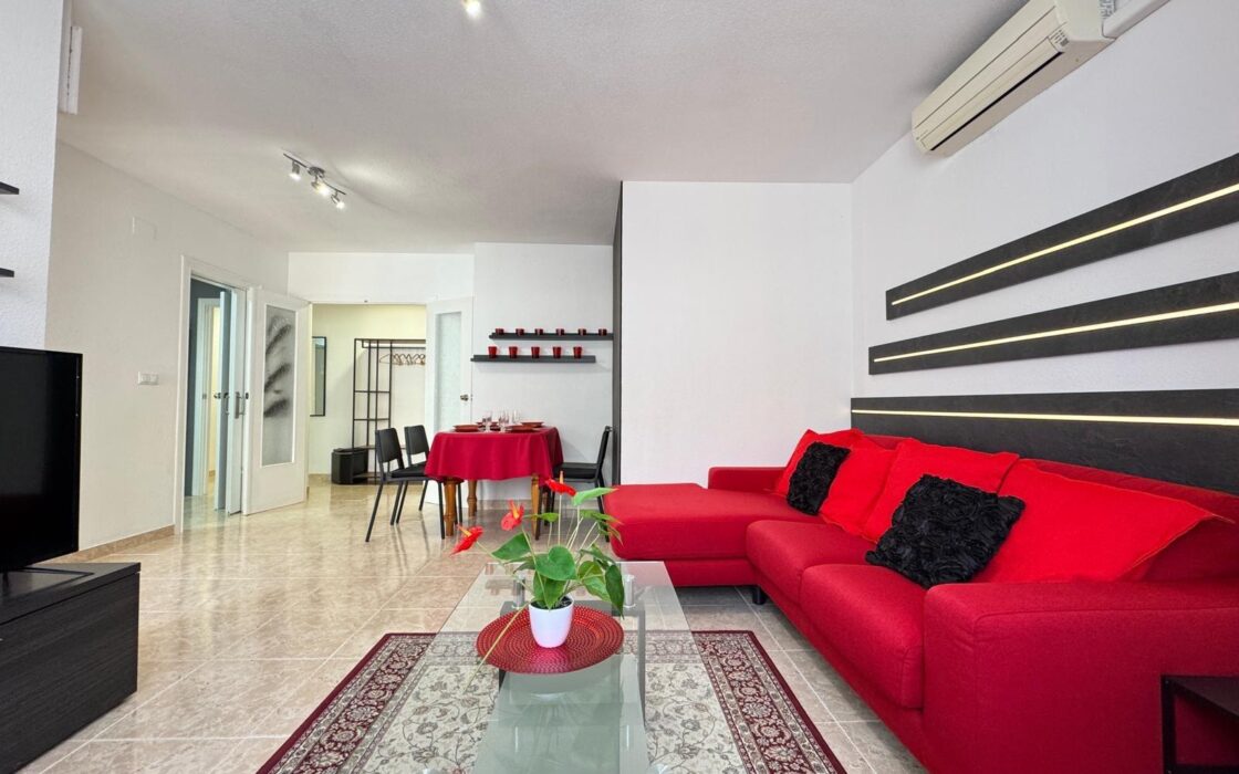 Квартира 103 кв.м у моря з 3 спальнями та терасою