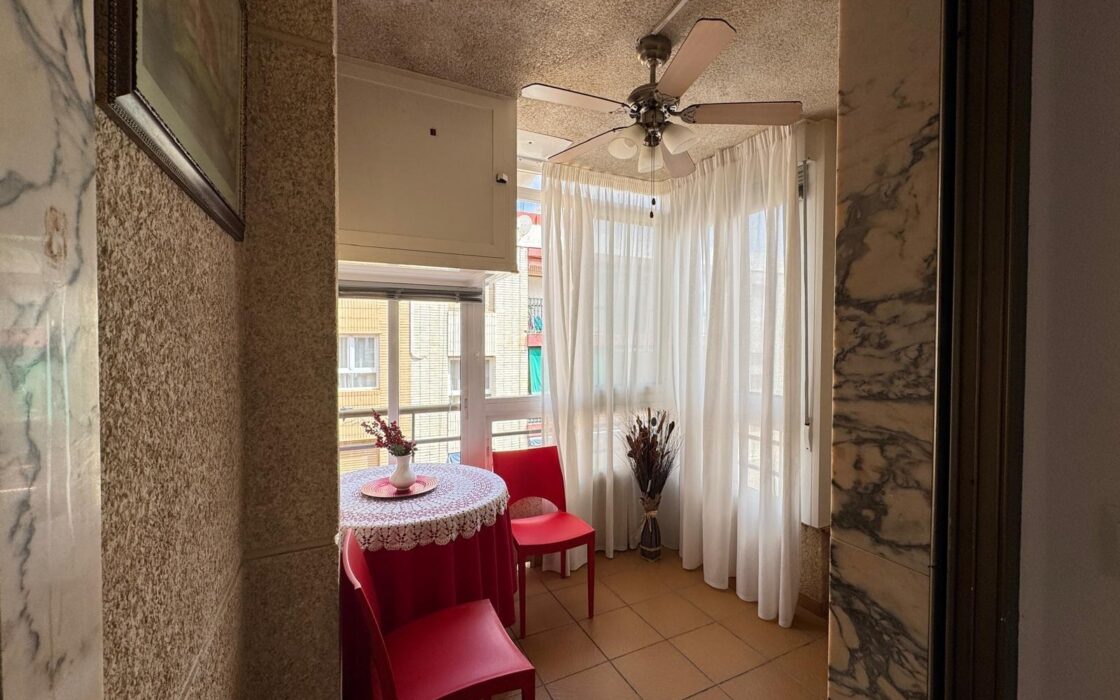 Квартира 103 кв.м у моря з 3 спальнями та терасою