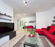 Квартира 103 кв.м у моря з 3 спальнями та терасою