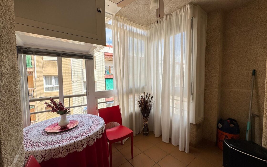 Квартира 103 кв.м у моря з 3 спальнями та терасою