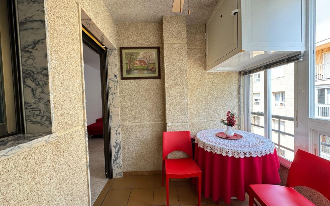 Квартира 103 кв.м у моря з 3 спальнями та терасою