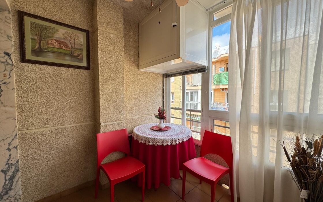 Квартира 103 кв.м у моря з 3 спальнями та терасою