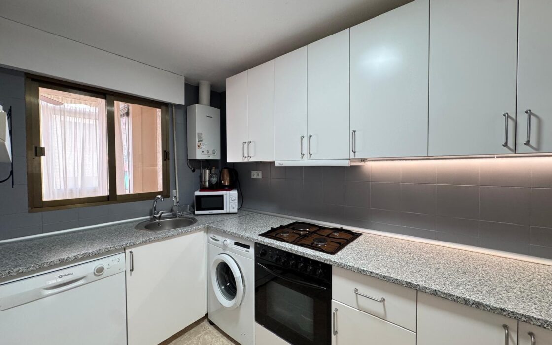 Квартира 103 кв.м у моря з 3 спальнями та терасою