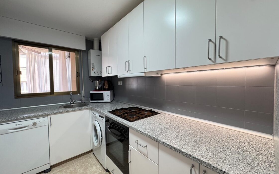 Квартира 103 кв.м у моря з 3 спальнями та терасою