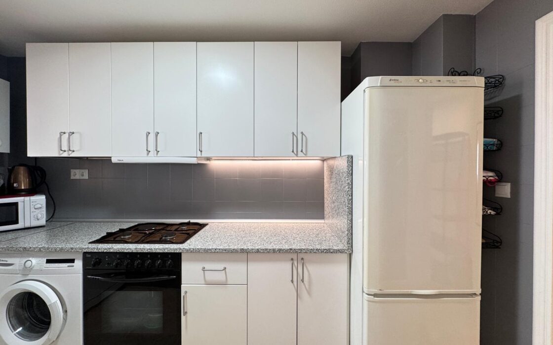 Квартира 103 кв.м у моря з 3 спальнями та терасою