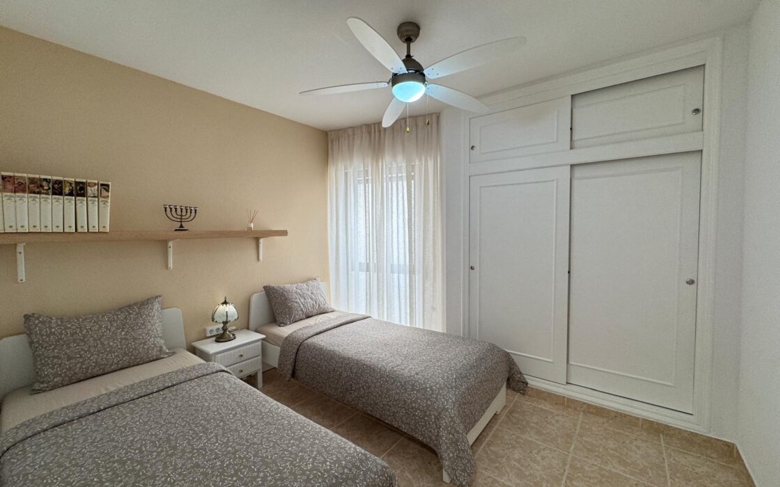 Квартира 103 кв.м у моря з 3 спальнями та терасою