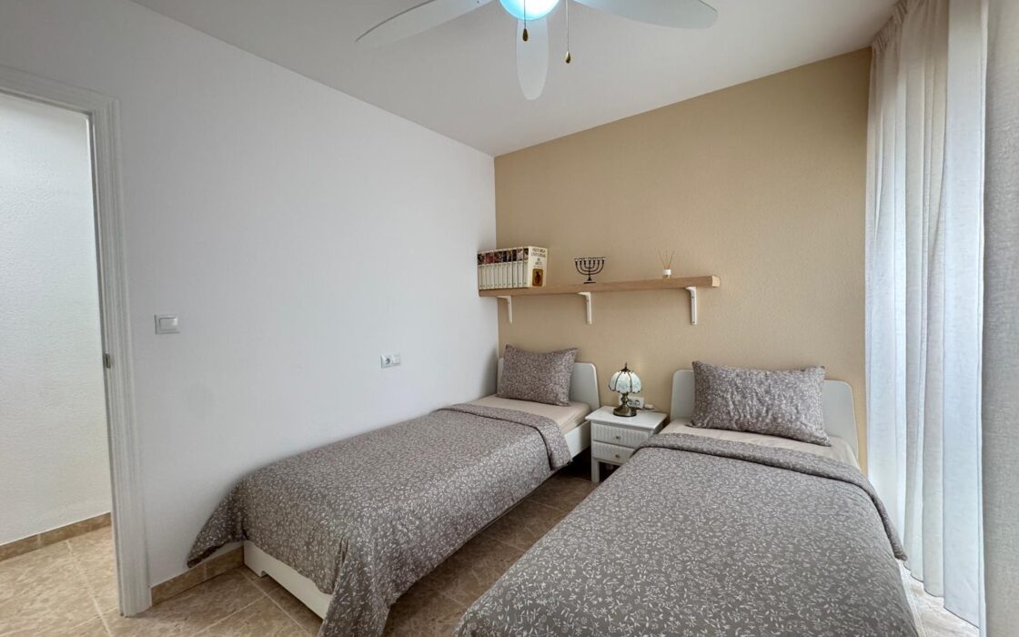 Квартира 103 кв.м у моря з 3 спальнями та терасою