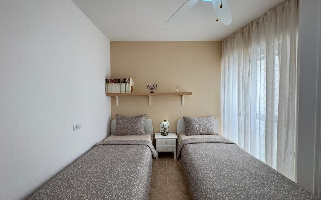 Квартира 103 кв.м у моря з 3 спальнями та терасою