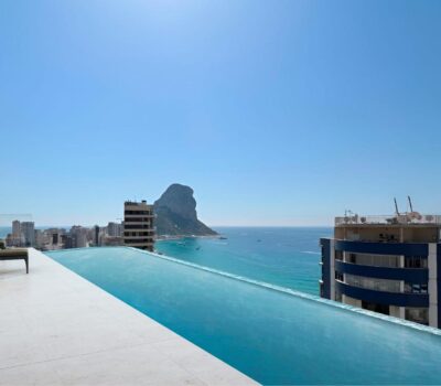 Нові апартаменти в Кальпе 3 кімнати з терасою та басейном