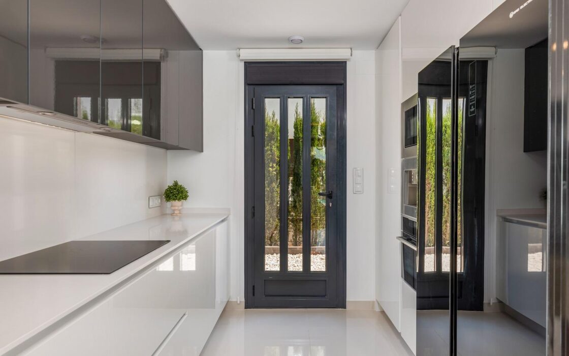 Вилла в Картахене у моря с террасой и бассейном 130 кв.м