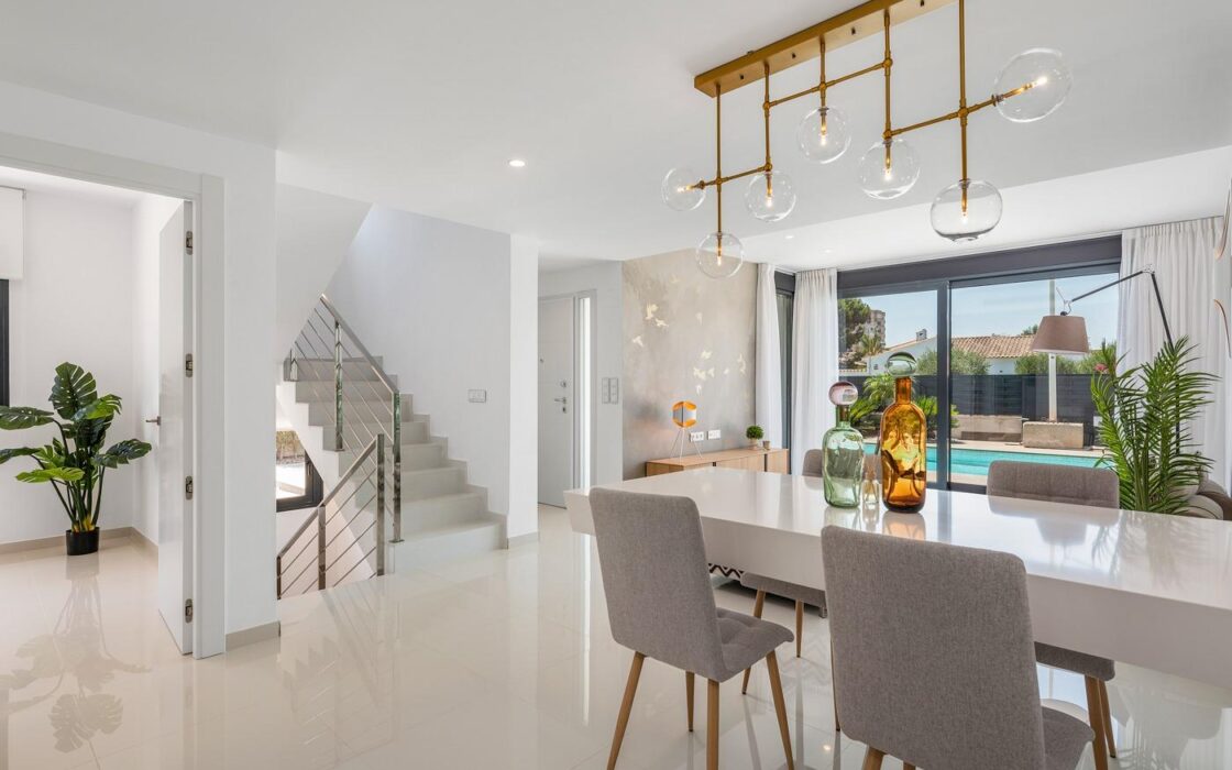 Вилла в Картахене у моря с террасой и бассейном 130 кв.м