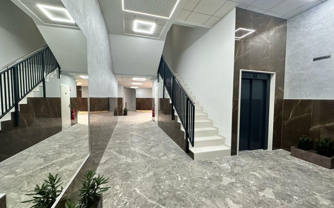 Пентхаус з терасою та трьома спальнями в Аліканте