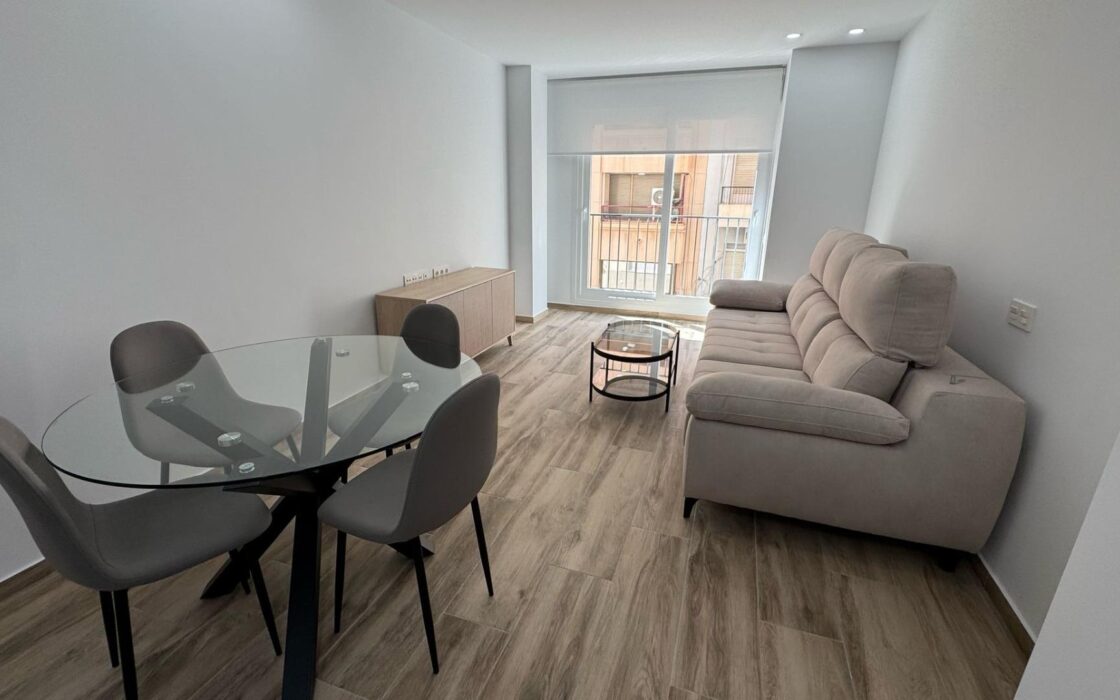 Пентхаус з терасою та трьома спальнями в Аліканте